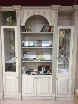 Книжный шкаф массив